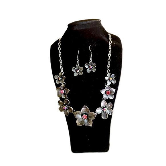 Silver & Pink Flower Design Necklace & Earring Set - Picture 1 of 4